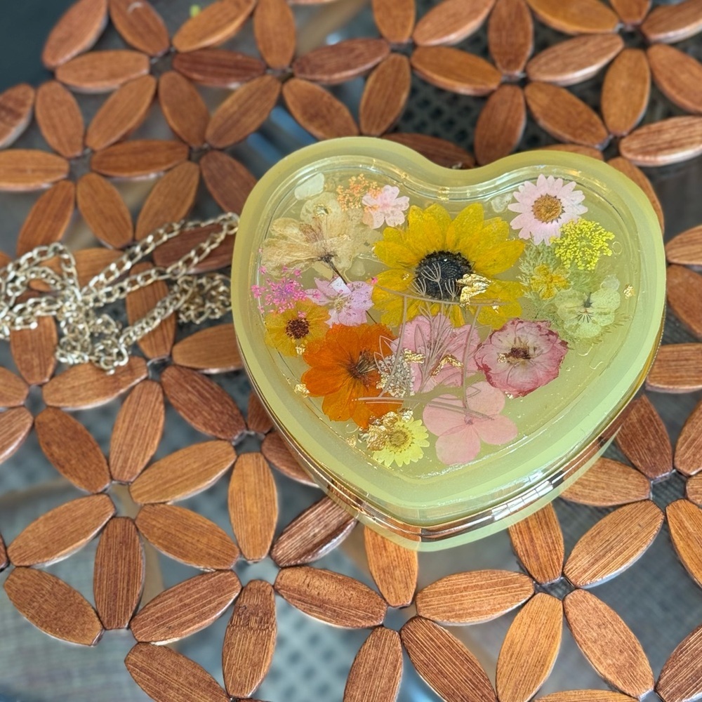 BellaLuna Custom Made Zodiac Themed Heart & Pressed Flower Resin Purse